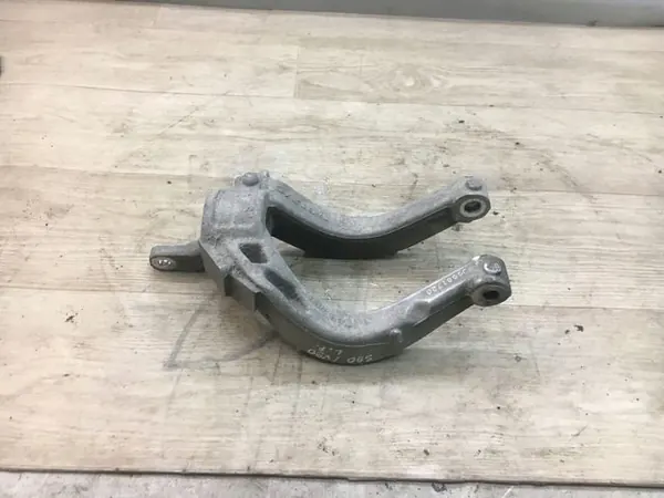 Volvo V90 S90 Querlenker Befestigung LH OEM 31681720 image 2