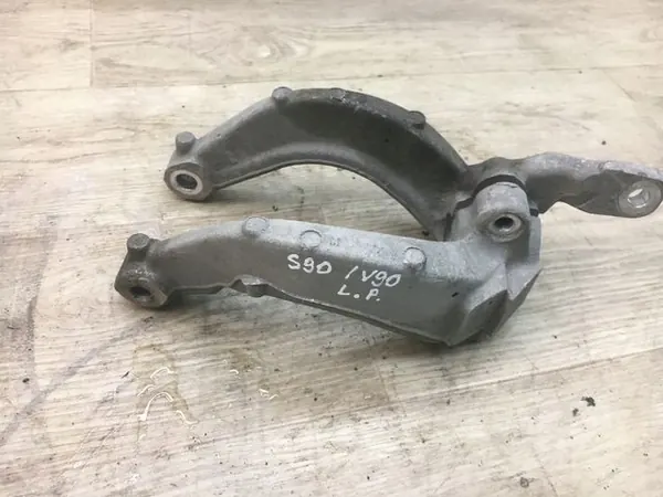 Volvo V90 S90 Querlenker Befestigung LH OEM 31681720 image 4