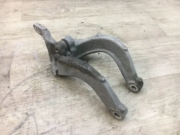 Volvo V90 S90 Querlenker Befestigung LH OEM 31681720 image 5