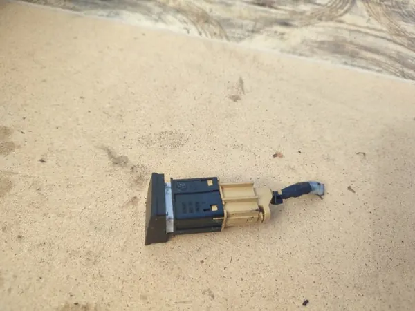 AUTO HOLD SCHALTER VW PASSAT CC image 2