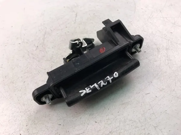 Poignée de coffre Mazda 3 BK OEM 17466997 2007 image 2
