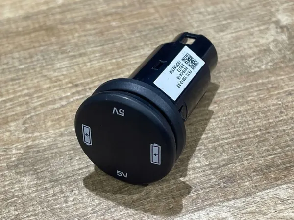 Conector de Tomada USB OEM FK72-19010-AB para Range Rover image 2