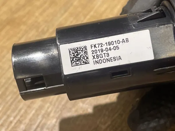 Conector de Tomada USB OEM FK72-19010-AB para Range Rover image 4