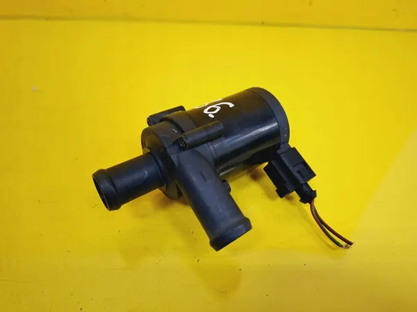 Vattenpump Audi A6 S6 C5 1999 image 3