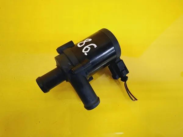 Vattenpump Audi A6 S6 C5 1999 image 4