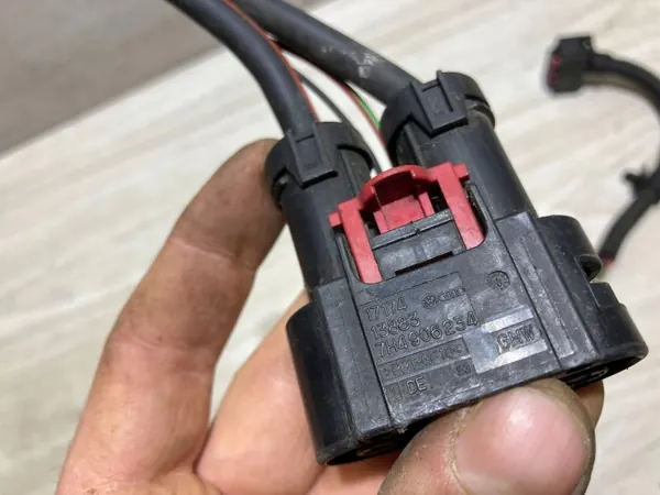 Porsche Cayenne Tuulettimen pistoke OEM 7H4906234 - Käytetty image 3