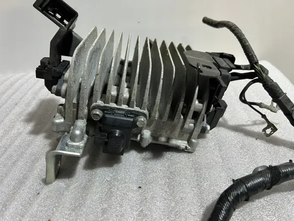 Module Convertisseur Tension Mazda OE EWVCBHTJ22 image 6
