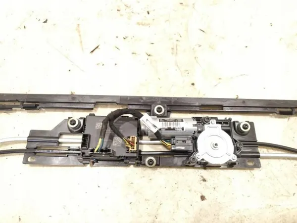 Lasikatto Porsche Panamera 2018 OEM 971877051 image 6