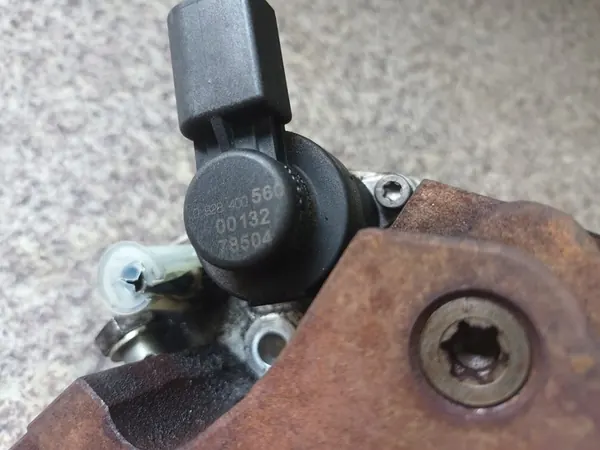 Brandstofinjectiepomp sensor BMW X5 E70 3.0D M57 OEM image 6