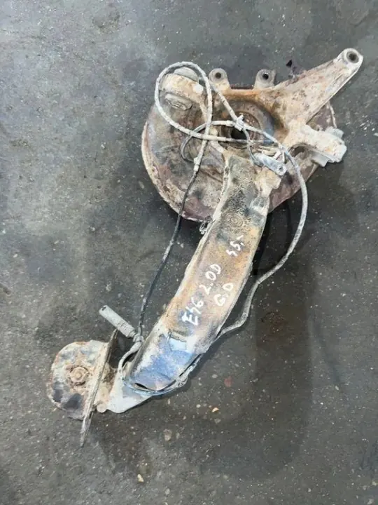 OEM 1094464 Bakre höger hjulnav BMW 3 Cabrio image 2