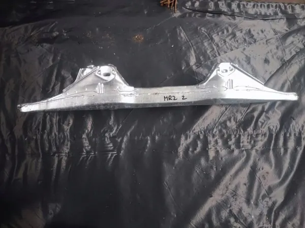 Toyota MR2 Bakre balk OEM hhet545 - Begagnad image 2