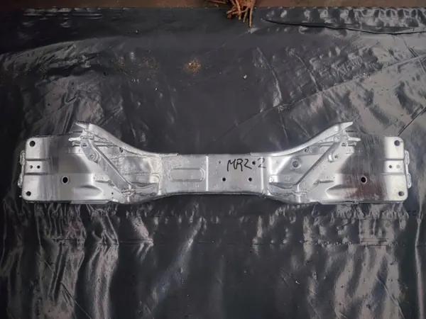 Toyota MR2 Bakre balk OEM hhet545 - Begagnad image 4