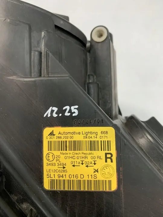 Farol direito Skoda Yeti FL 12-16 5L1941016D image 4