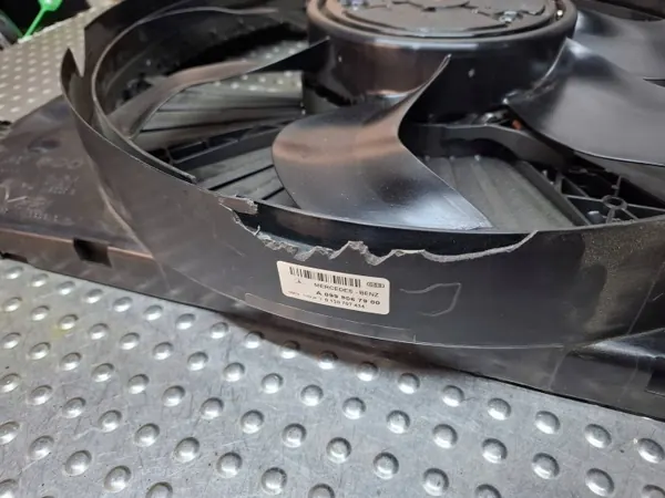 Jäähdytinpuhallin OEM S25135352 Mercedes C W205:lle image 5