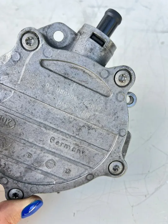 Imupumppu Audi OE 06E145100E image 8