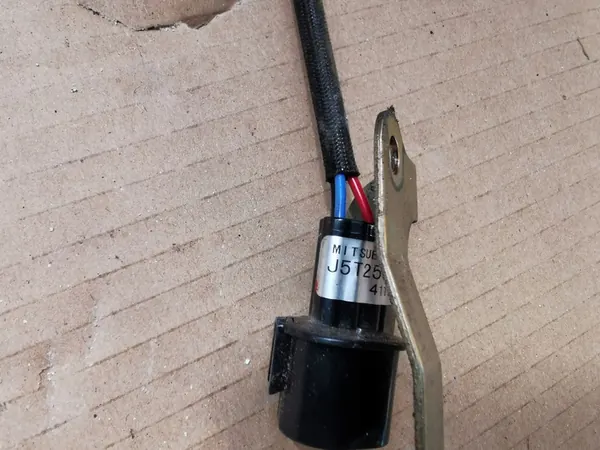 Lancer Outlander 2.0 16V Sensor J5T25174 image 2