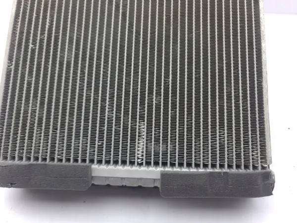 BMW i3 2015 Verwarmingsradiator airco OEM 9287283 image 10