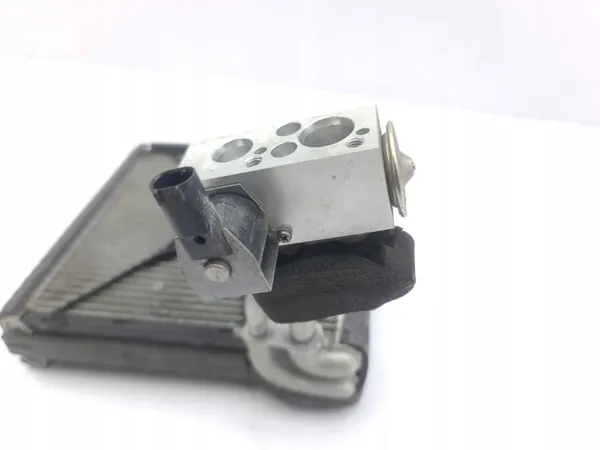BMW i3 2015 Verwarmingsradiator airco OEM 9287283 image 3