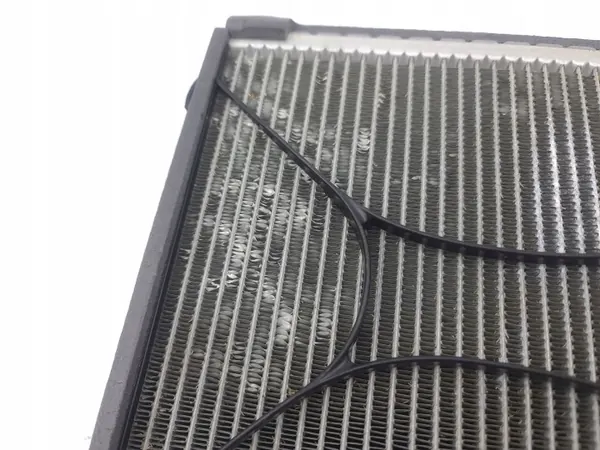 BMW i3 2015 Verwarmingsradiator airco OEM 9287283 image 7