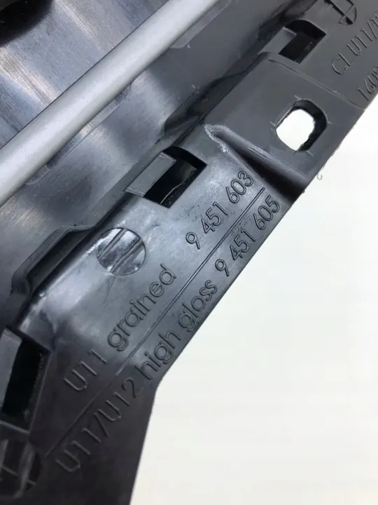BMW X1 U11 Vasen Takaoven Sisustus OEM 9451605 image 7