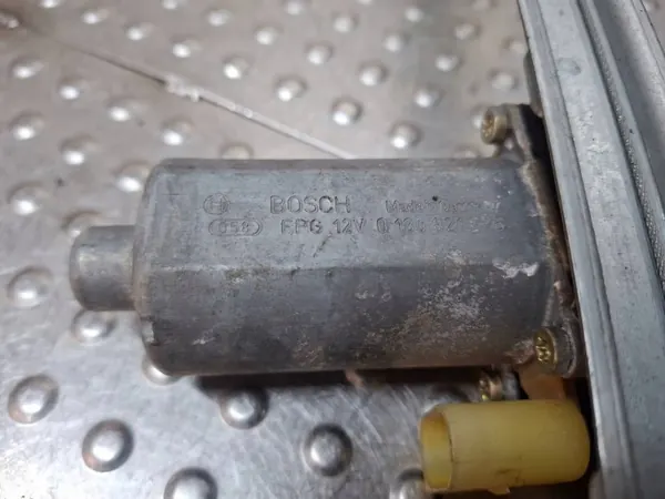 OEM S263Z2268 Rechter Heck-Fensterheber BMW E46 image 4