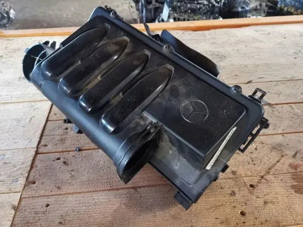 Begagnad insugsgrenrör OEM A6400900701 Mercedes-Benz image 2