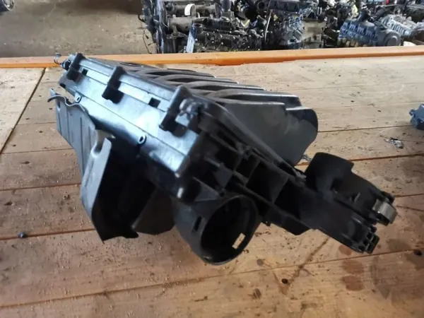 Begagnad insugsgrenrör OEM A6400900701 Mercedes-Benz image 3