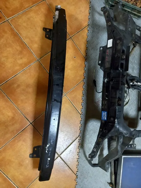 Poutre de pare-chocs avant Seat Ibiza 2006 image 1