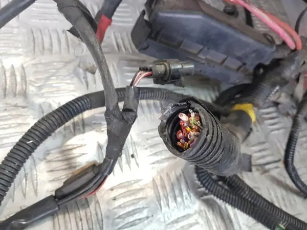 Kit LPG OEM GFJDGFHJ-879678 para Dacia Sandero 1.4 image 10