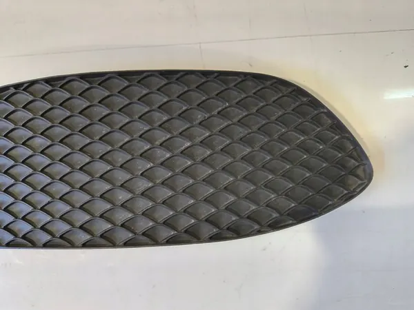 GRILLE DE PARCHOC MERCEDES CLASSE C W205 Droite A2058850823 image 3