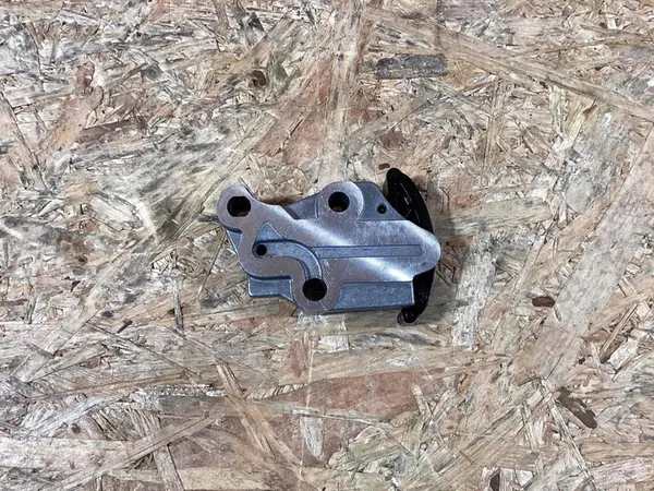 Tensionadores de corrente dianteiros Mercedes-Benz C AMG W205 2020 OEM A2760500611 image 4