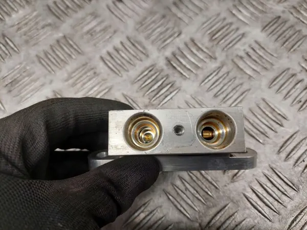 Thermostat Audi Q3 2020 OEM 09P317027A Gebraucht image 3