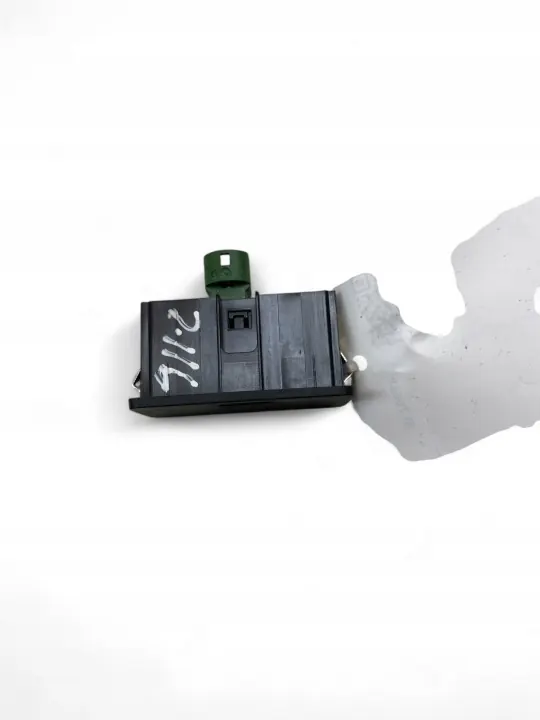 Porsche 911 991 USB-pistorasia OEM 9P1035222B image 3