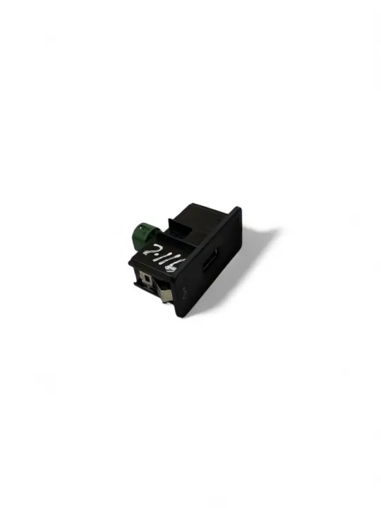 Porsche 911 991 USB-pistorasia OEM 9P1035222B image 4