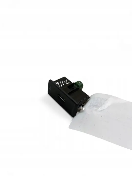 Porsche 911 991 USB-pistorasia OEM 9P1035222B image 5