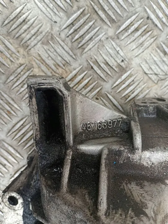 A/C compressorbeugel Lancia Thesis 2.4 JTD 46763977 image 4