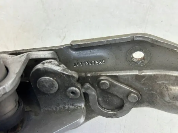 Dobradiça do Capô Esquerda Lancia Thema 300C II OEM 55113568AC image 5