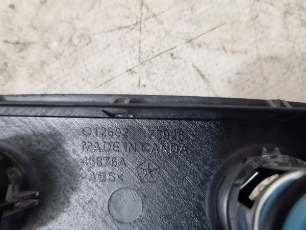 Prise USB Chrysler Pacifica 2017+ OEM JJJ4 image 5