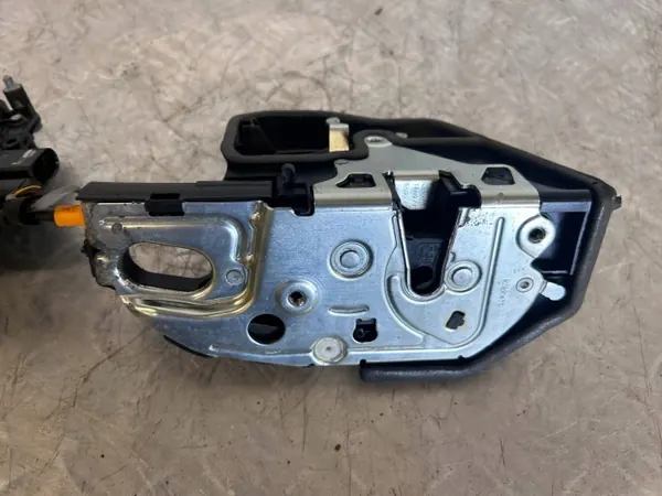 BMW OEM 7167588 Türanschlag hinten rechts E70 X5M image 3