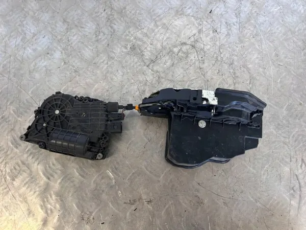 BMW OEM 7167588 Türanschlag hinten rechts E70 X5M image 6