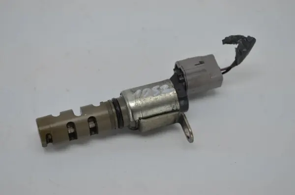 Toyota Kamaxelstyrventil OEM 30T0505010H3 image 2