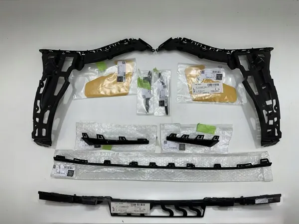 Moldagem para-choques traseiro OEM A2068856303 Mercedes Classe C image 2