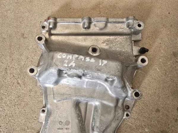 Jeep Compass II 2.4 Vorderer Steuerdeckel OEM 05048201AA image 3