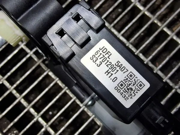 Motor de janela Kia OEM 82450-A2010 - Usado image 6
