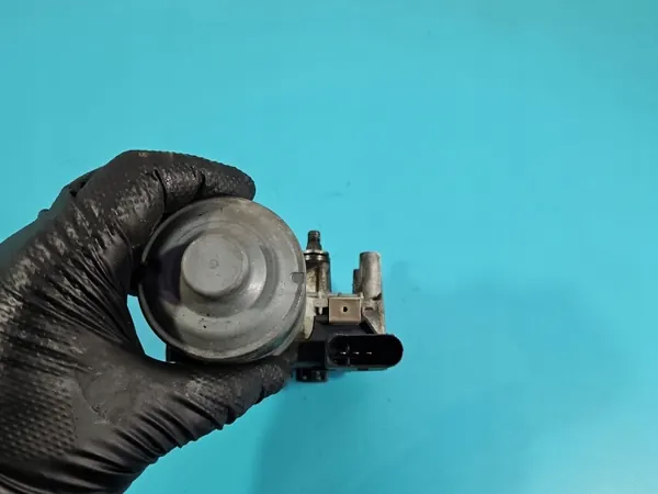 Moteur d'essuie-glace avant OEM 3C8955119 VW Passat CC image 3