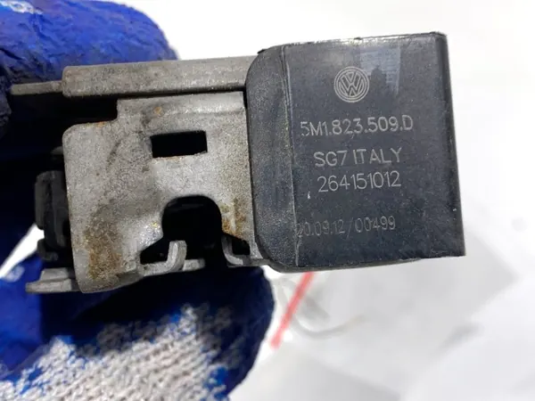 OEM 5M1823509D etukonepeltilukko VW Golf Plus:lle image 4