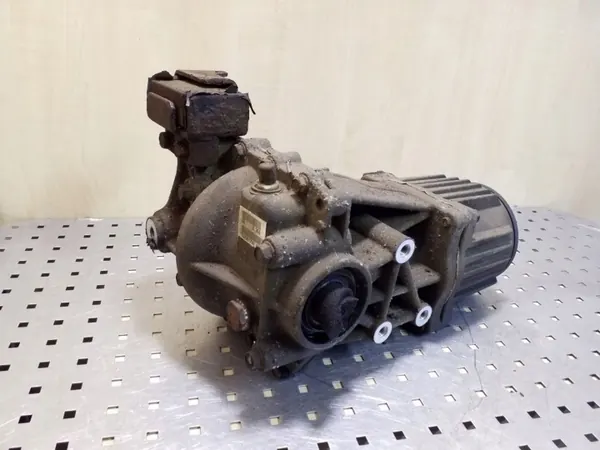 Mitsubishi Outlander Bakre Differential Begagnad image 2