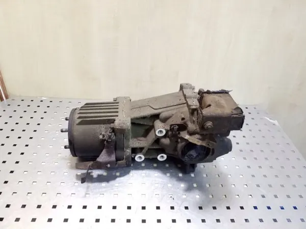 Mitsubishi Outlander Bakre Differential Begagnad image 5