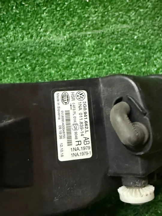 HALOGEN PRAWY VW PASSAT B8 image 4