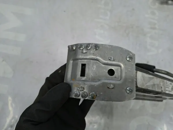 Mercedes-Benz C-Class Abschlepphaken OEM A0005845207 image 3